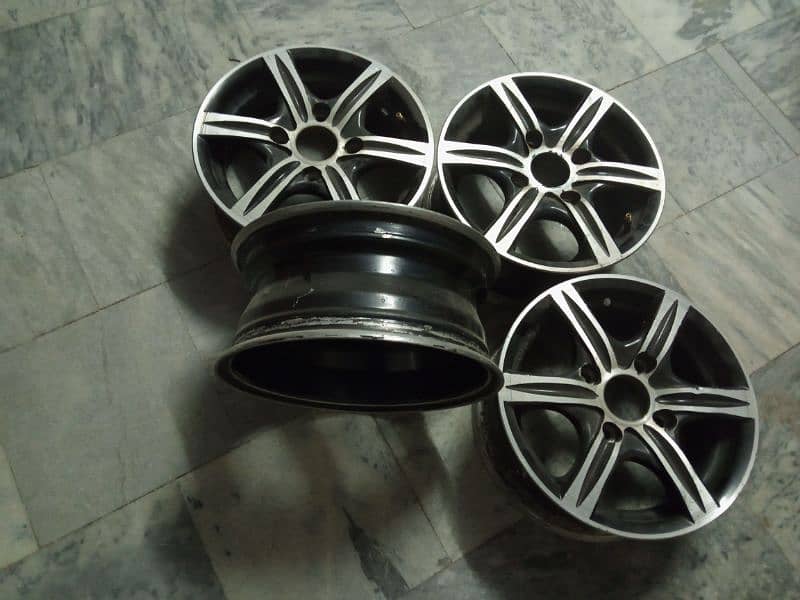 Alloy Wheels R13" . . 3