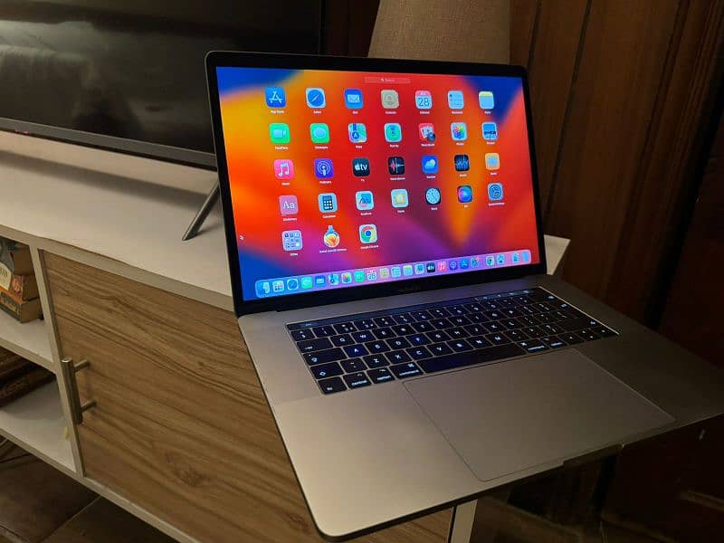 MacBook Pro 2017 in  15.4 inch 16 GB 500 GB SSD 4