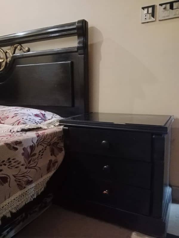 bedroom set with dressing table with three doors wardrobe 2