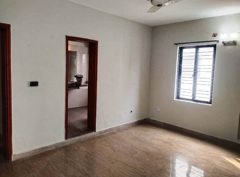 10 Marla 2 Bed Lower Portion Luxury Likely New Beautiful Available For Rent in DHA Phase 3 Z Block Lahore Cantt 3