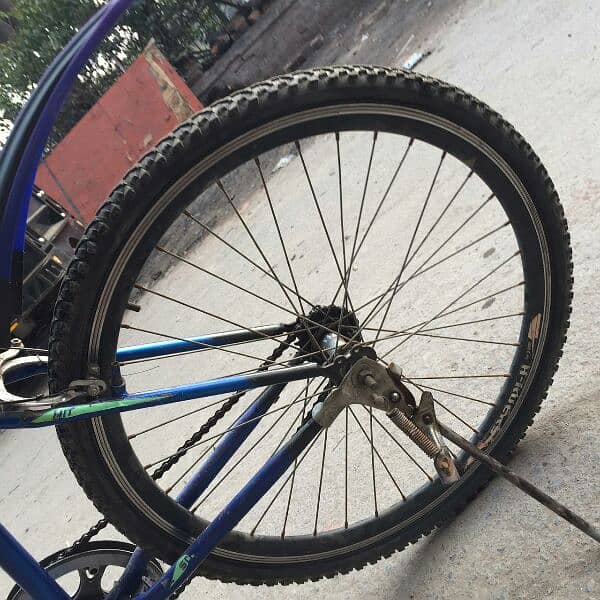 Bicycle in lush condition no one any fault Available in crispy price 8