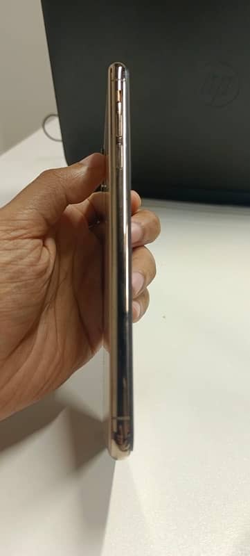 Iphone XS MAX in Mint condition 3