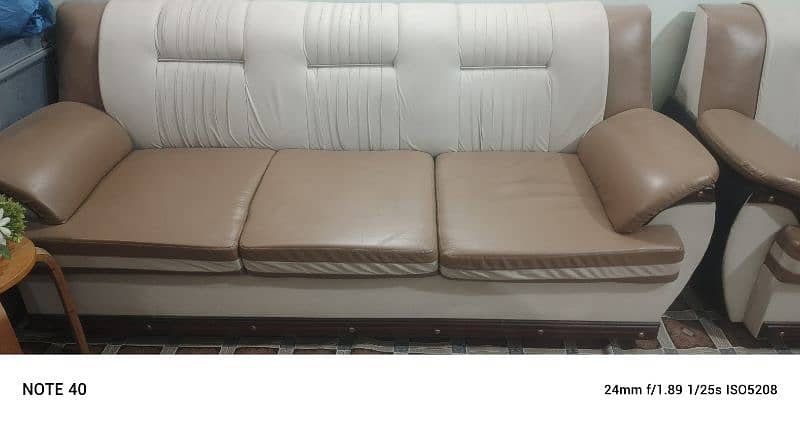 leather sofas. 3