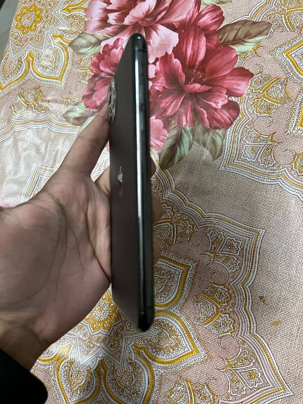 I phone 11 pro max condition 10/9 non pta daba h 3