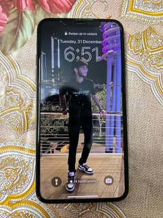 I phone 11 pro max condition 10/9 non pta daba h