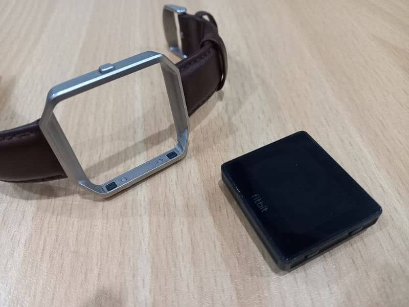 FITBIT Blaze With Charger 1