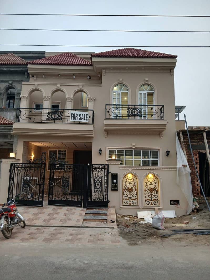 6 Marla Brand New Beautiful House For Sale N Very Unique Location In Paragon City. 0