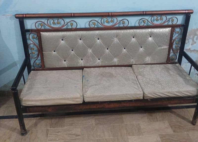 iron sofa 0