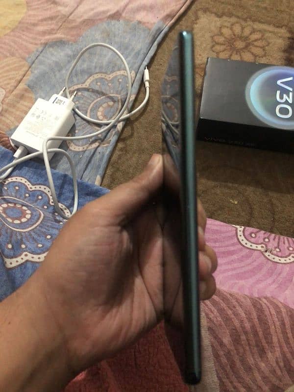 Vivo V30 4