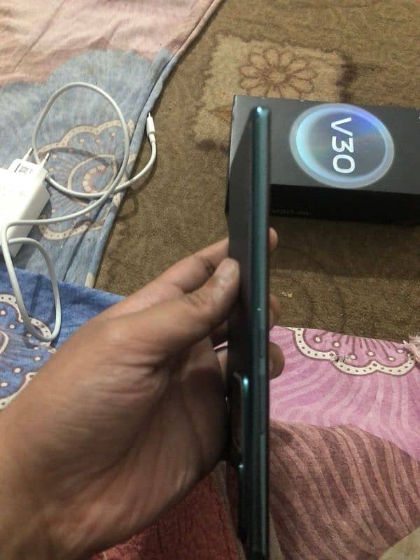 Vivo V30 6