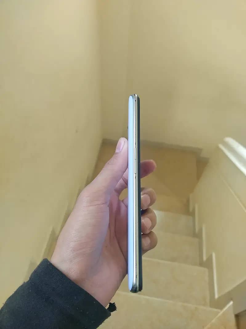 OPPO Reno 2f (8+5/128 gb) 4