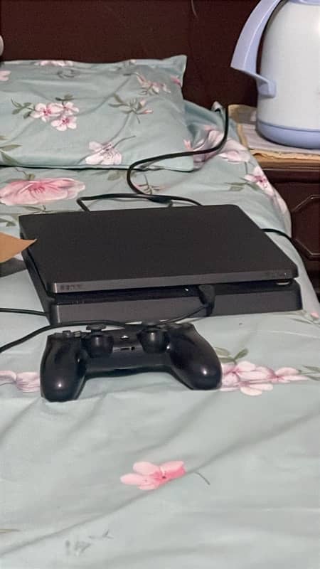 ps 4 slim 500gb with controler + 2 CD + Transformer 0