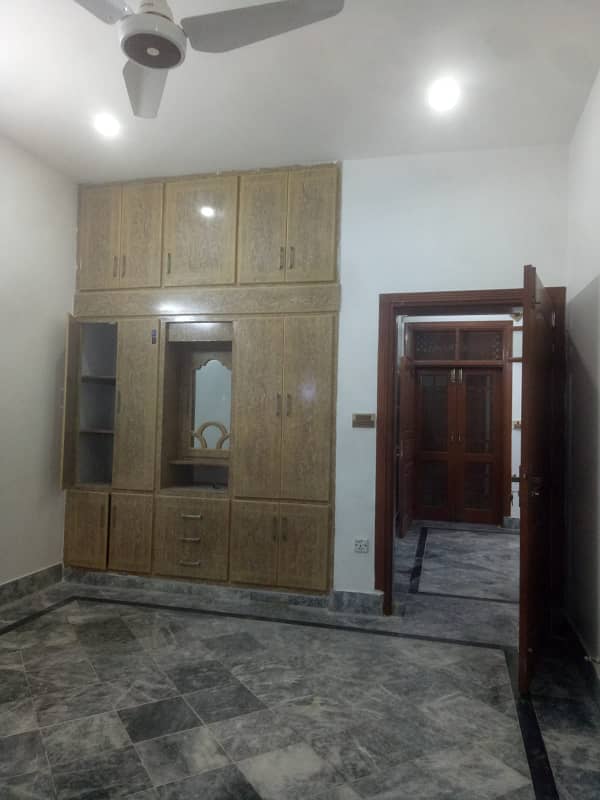 5 Marlla Ground flour house for rent phase 4a Bajli Pani Supply ka hw 5