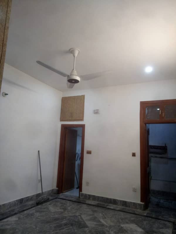 5 Marlla Ground flour house for rent phase 4a Bajli Pani Supply ka hw 6