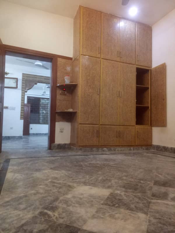 5 Marlla Ground flour house for rent phase 4a Bajli Pani Supply ka hw 7