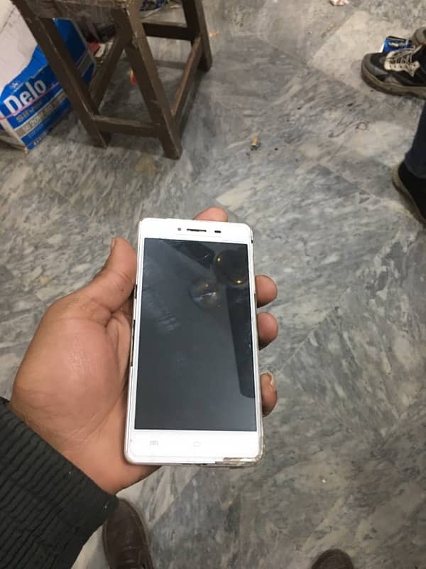 i phone and vivo Y 51  dono sat mila ga 1