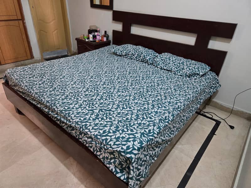 King bed with mattress 1