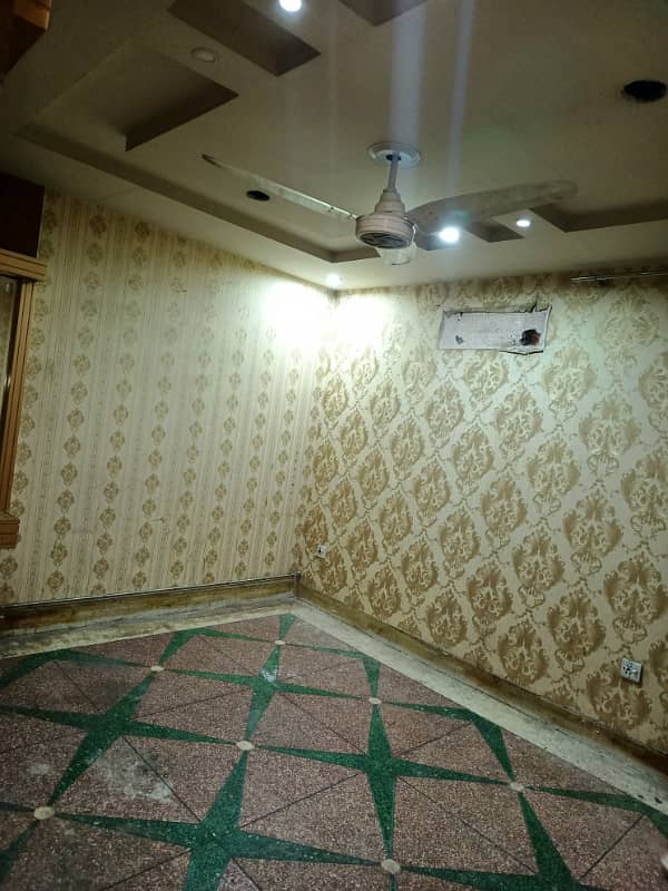 Iqbal Town : 3 Marla Double Story House For Rent 3