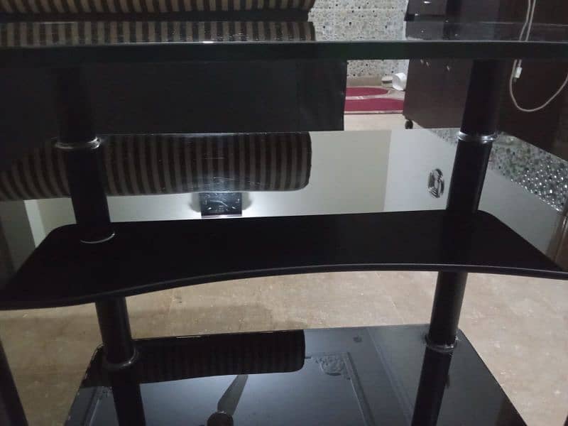 fine quality black glass table 1