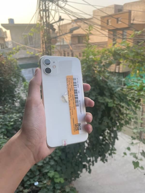 iPhone 11 10/10 like new non pta 64 GB 0