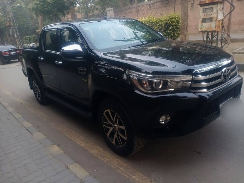 Toyota Hilux 2020 1