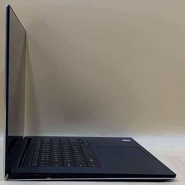 Dell Precision 5520 (4K Touch), Xeon V6, 16gb, 256gbssd, 4gb Graphics 3