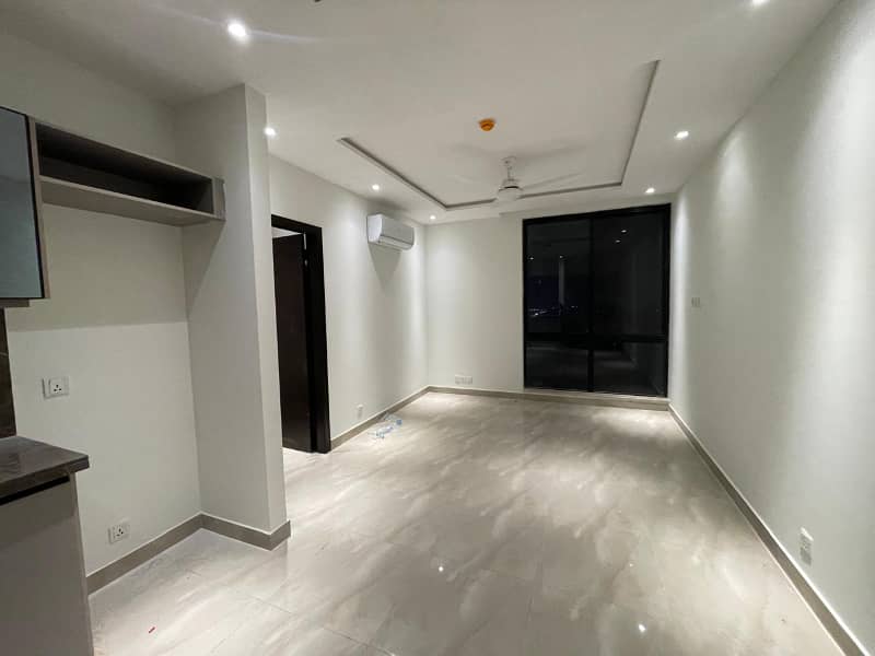 1 Bed Appartment availbale for Rent in Gulberg's very luxury Building 2