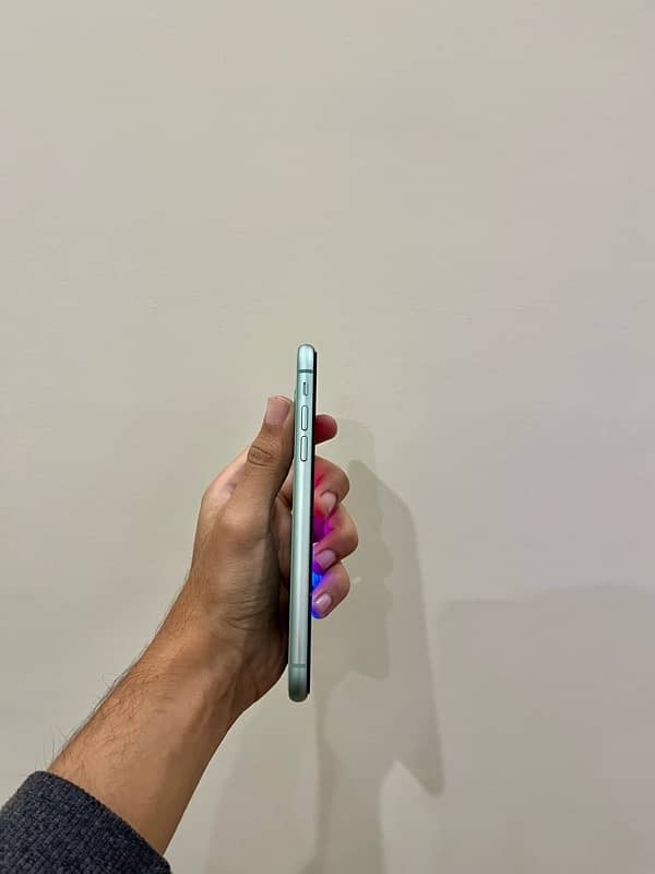 iPhone 11 Non Pta ( factory unlock ) 128GB 3