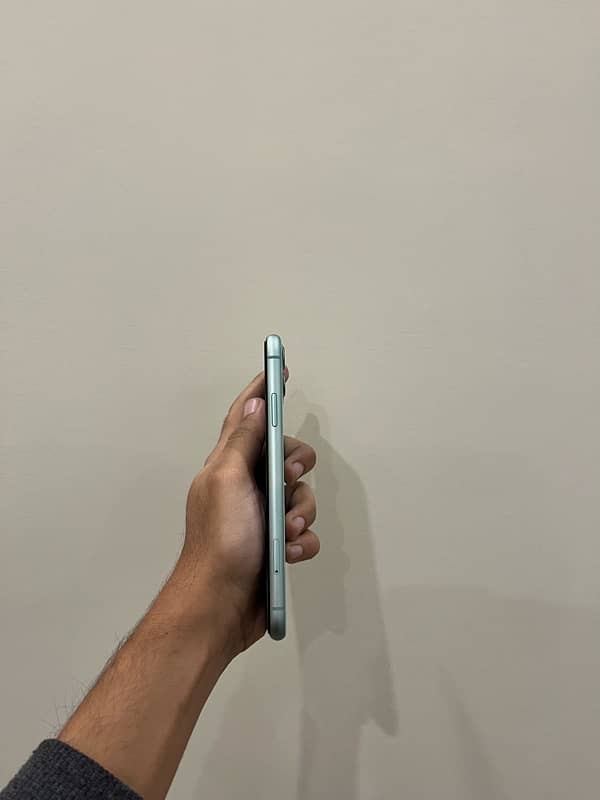 iPhone 11 Non Pta ( factory unlock ) 128GB 4