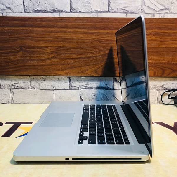 MACBOOK PRO 2012 i7 |15 inch Dual Graphics |Whatsapp 03215984936 2