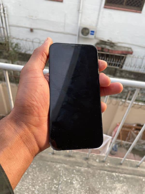 iphone 12 jv back Sirf change hai 10/9 condition 1