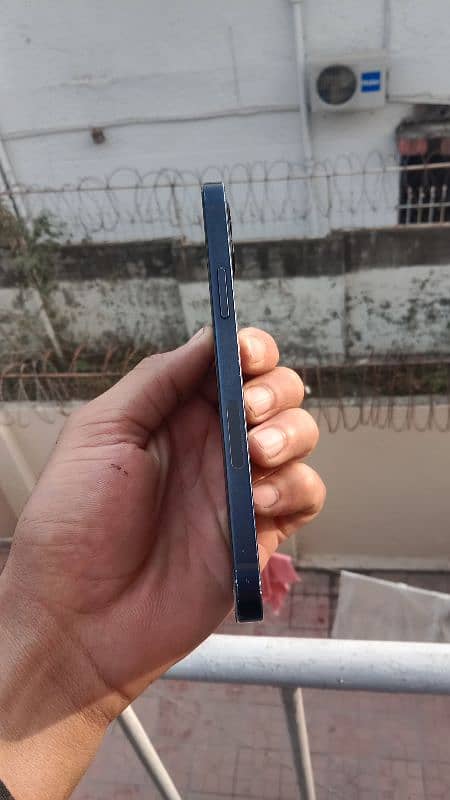 iphone 12 jv back Sirf change hai 10/9 condition 2