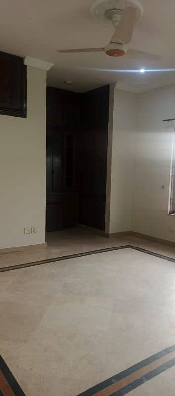 Ground floor with basement for rent in I-14/1, corner house. 5