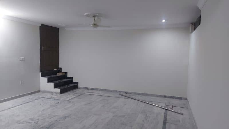 Ground floor with basement for rent in I-14/1, corner house. 15