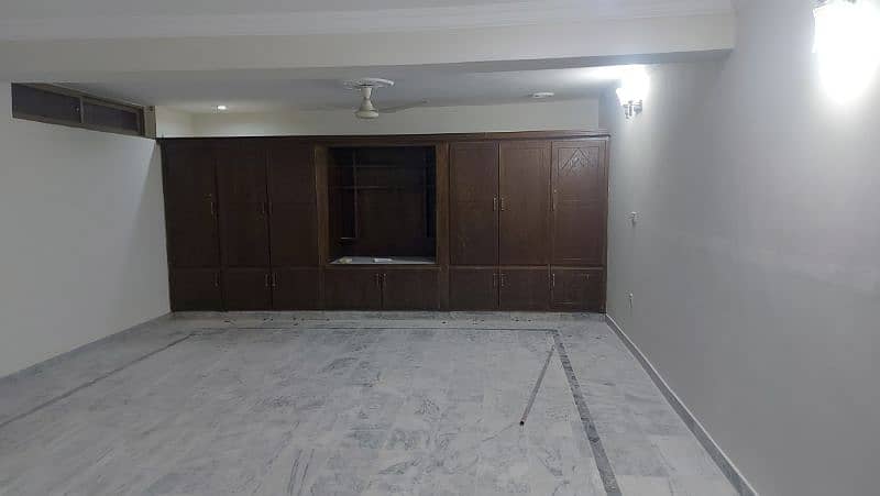 Ground floor with basement for rent in I-14/1, corner house. 16