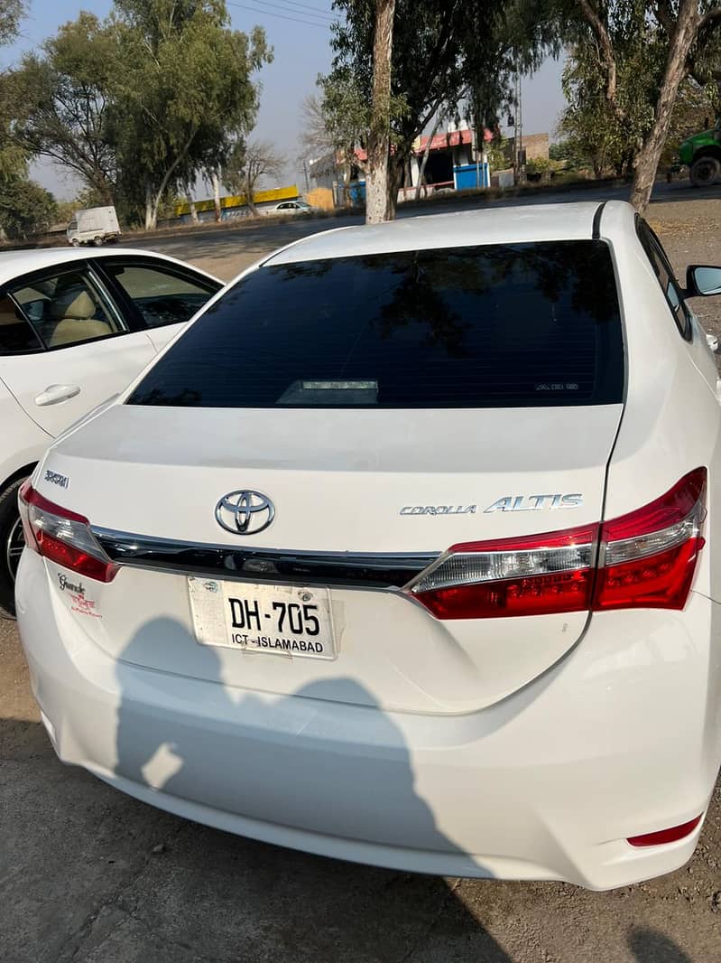 Toyota Corolla Altis Grande 2015 1