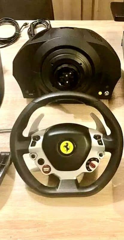 Thrustmaster TX With Ferrari ITALIA wheel And T3PA PEDALS FOR Xbox One 1