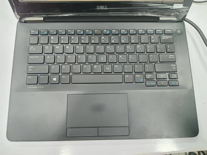 Dell Latitude E7270 2