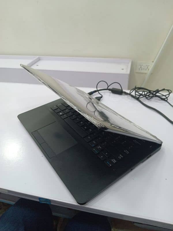 Dell Latitude E7270 4