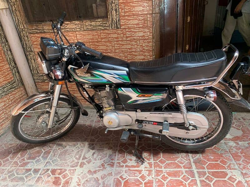 Honda 125cc bike for sale only serious person contact Wts 0307 9428722 0