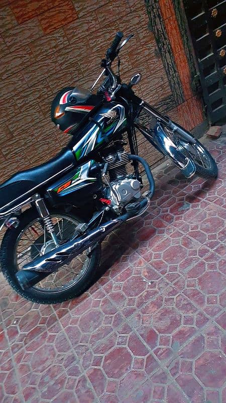 Honda 125cc bike for sale only serious person contact Wts 0307 9428722 5