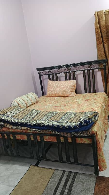 Bed with mattress for sale 0