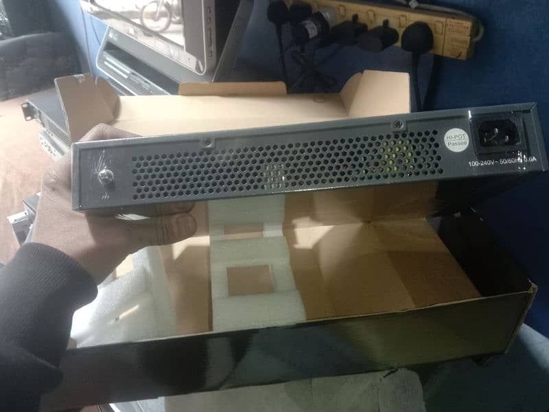 TP LINK TL SG1024D 24PORT GIGABIT DESKTOP/RACKMOUNT SWITCH 7