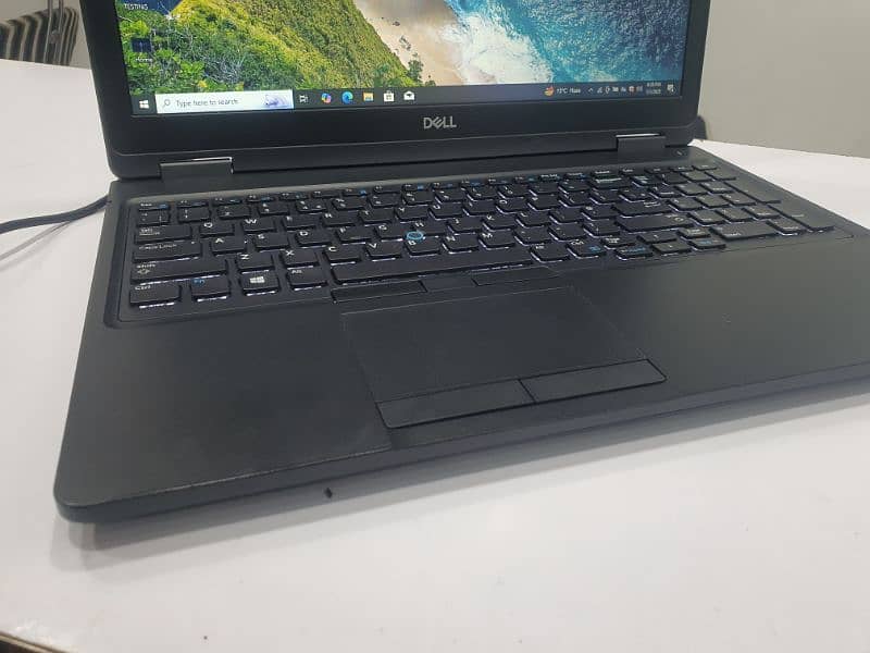 Dell Latitude 5590 1