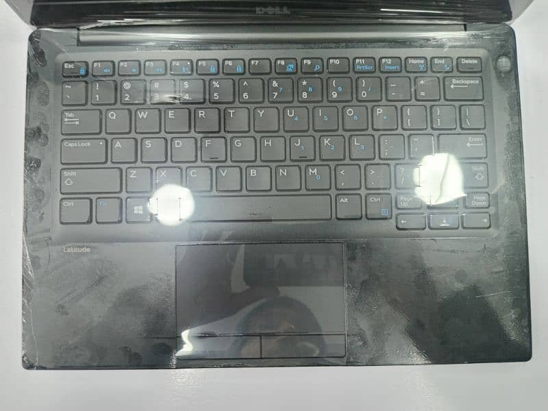 Dell Latitude E7280 1