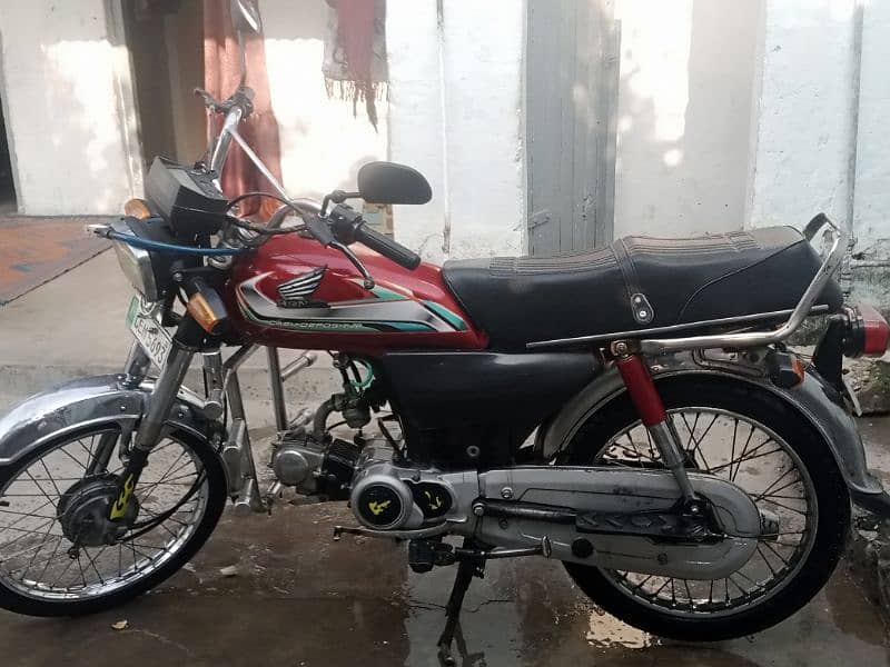 Honda CD 70 2010 Model Lahore No for Sale 0