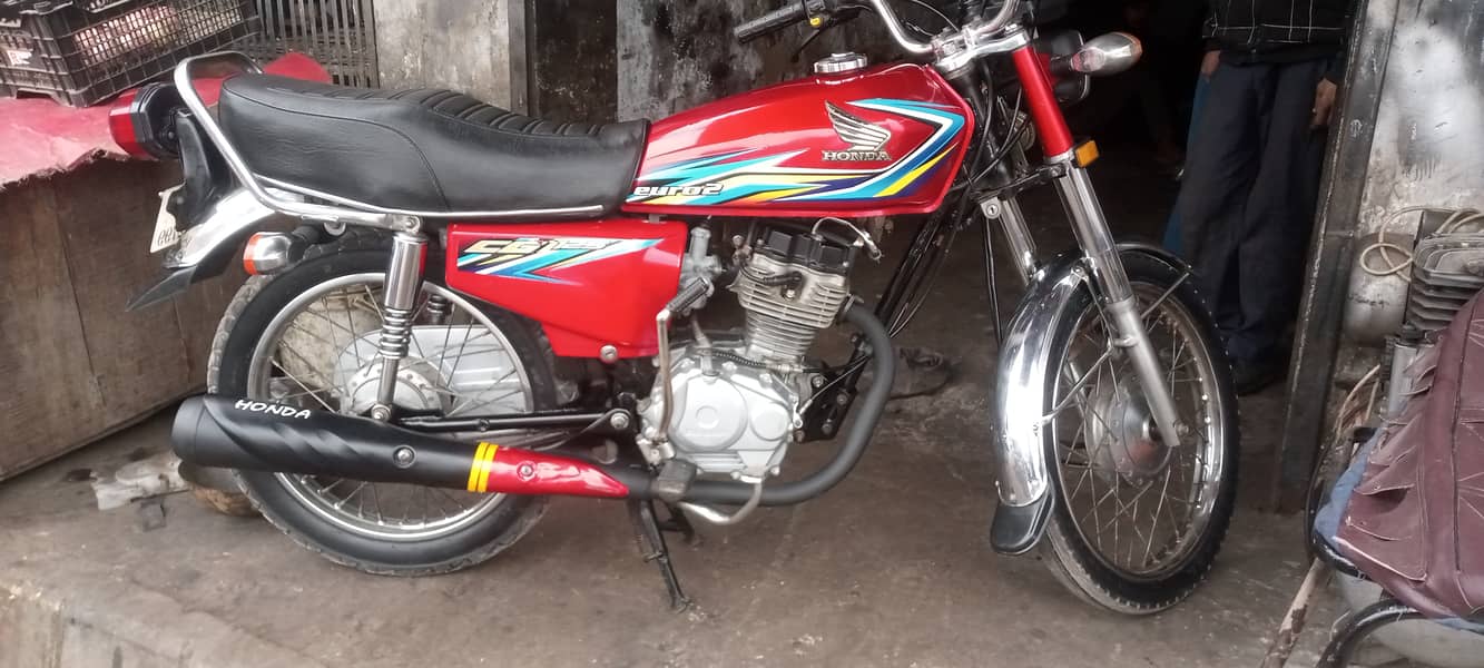 good look Honda 125 for sal. 03116854847 . . . . . . . . 03160687172 0