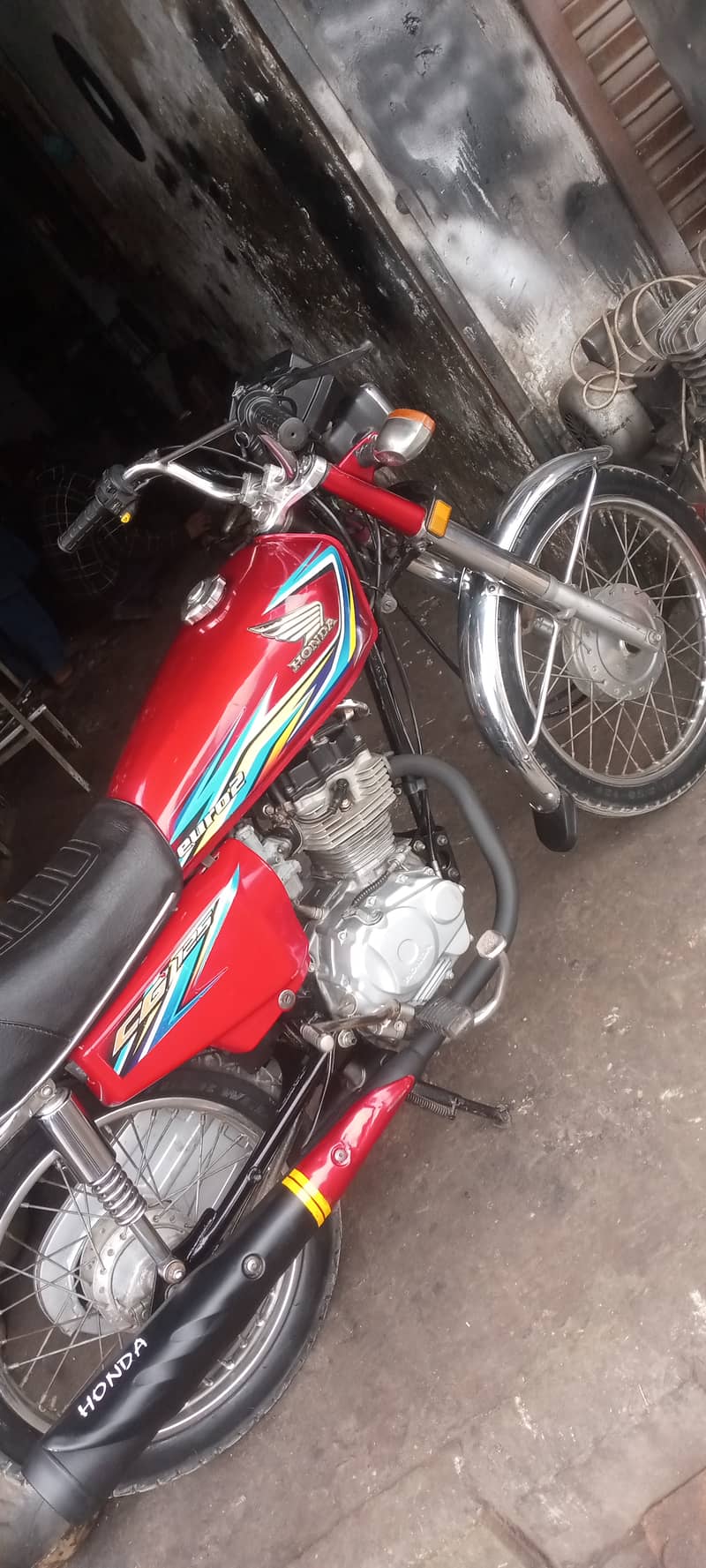 good look Honda 125 for sal. 03116854847 . . . . . . . . 03160687172 1