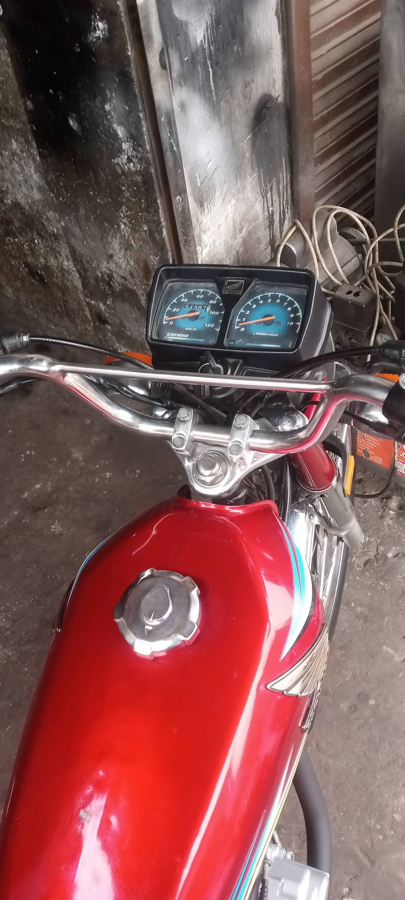 good look Honda 125 for sal. 03116854847 . . . . . . . . 03160687172 5