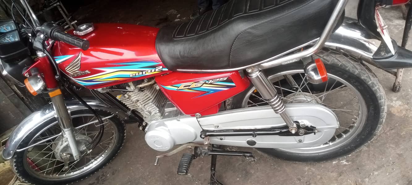 good look Honda 125 for sal. 03116854847 . . . . . . . . 03160687172 6